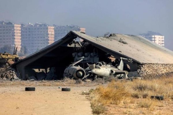 空军彻底被灭？伊朗亮出地下杀招！美以懵了，就这么被坑几十亿