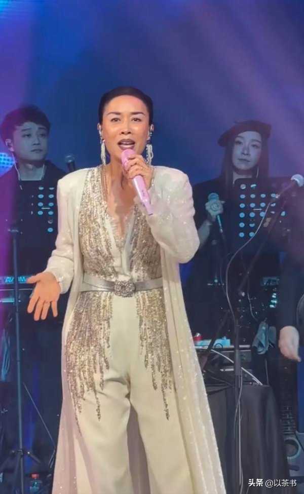 那英澳门开唱魅力依旧，丝毫没被孟桐影响，男粉因她当上音乐老师