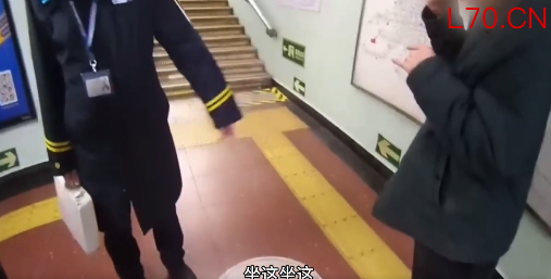 七旬大爷追车摔伤警站联动暖心救助