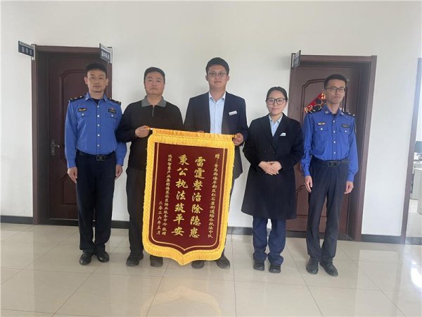 物业“吹哨”执法“报到” 青岛西海岸新区红石崖街道综合行政执法中队联动处置地下车库违规圈占获点赞