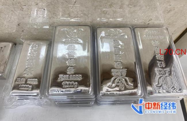 “亏损七位数的大有人在！”白银价格腰斩 投资者苦不堪言
