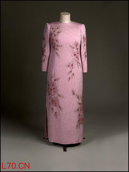 1986年访问中国时的礼服