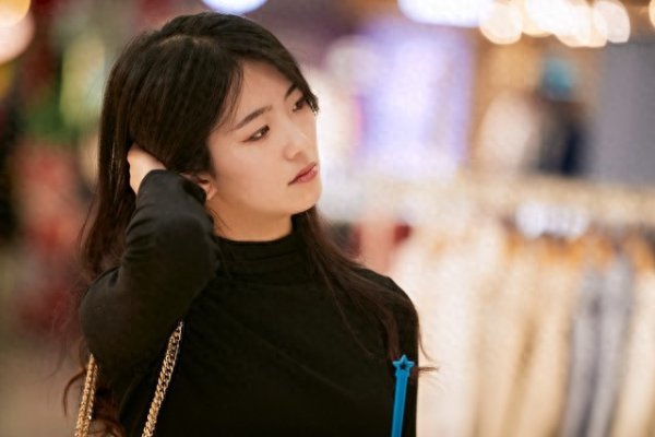 搞定女人, 别天天发消息! 记住这4招, 她反而主动黏上你