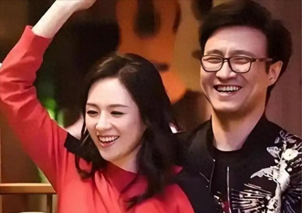 就是想证明自己是关心女儿的, 又想干自己的事儿
